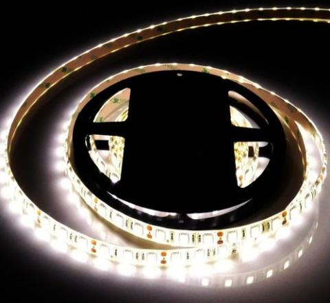 Led szalag 60 led/m, 2835 chip, 555 Lumen, hideg fehér,